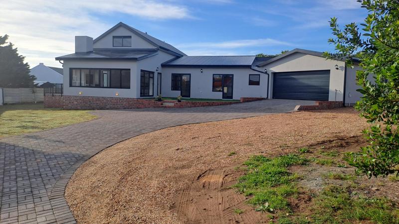 4 Bedroom Property for Sale in Stilbaai Wes Western Cape